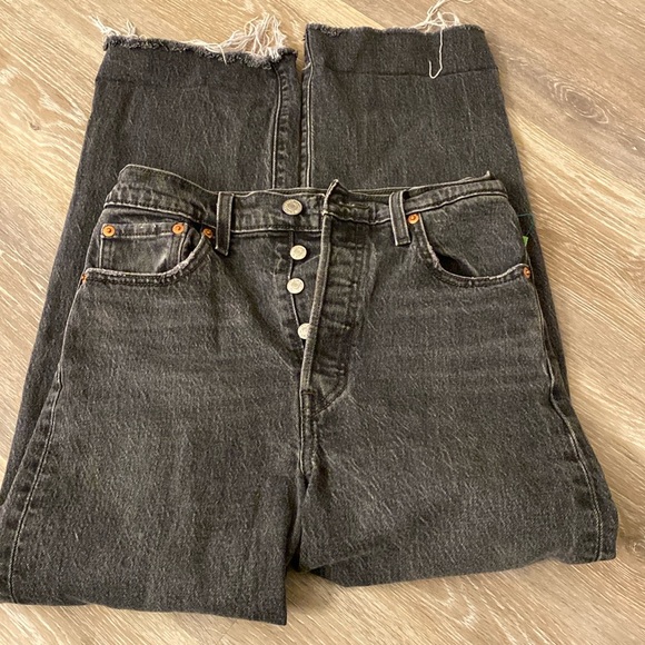 Levi's Denim - Women’s Black Levi Cropped Jeans